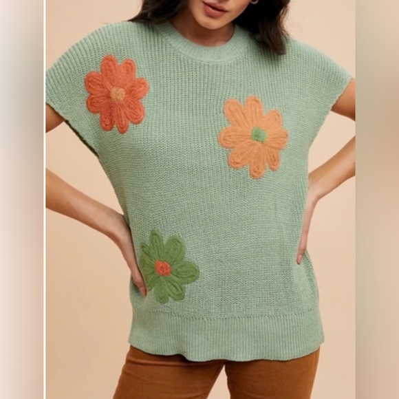 Anniewear Sweaters - ANNIE WEAR L boho knit floral embroidered dolman sleeve sweater poncho-vest